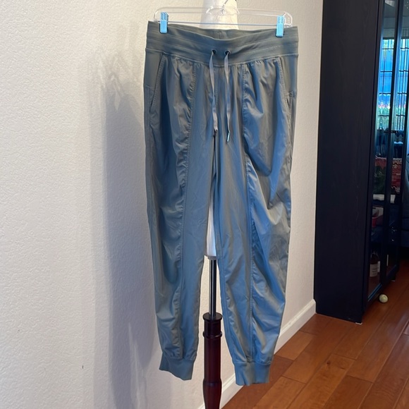 Lululemon Dance Studio Mid-Rise Jogger Full Length size 8 - Picture 1 of 9